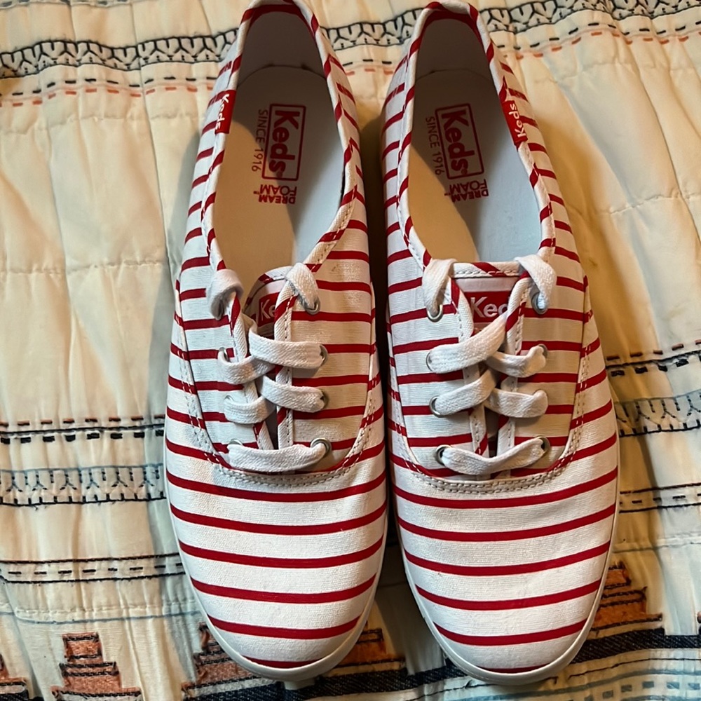 BNWOT! Red and white stripe KEDS Dream Foam